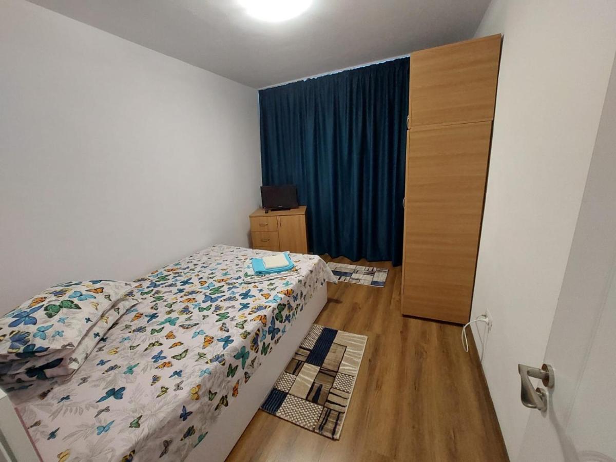 Apartament Mri Apartment เอโฟริเอนอร์ด ภายนอก รูปภาพ