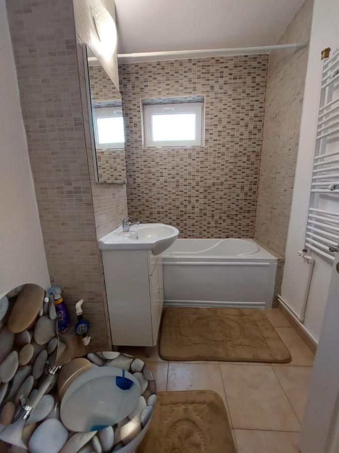 Apartament Mri Apartment เอโฟริเอนอร์ด ภายนอก รูปภาพ