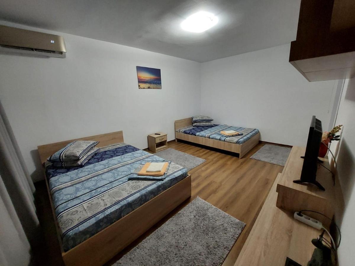 Apartament Mri Apartment เอโฟริเอนอร์ด ภายนอก รูปภาพ